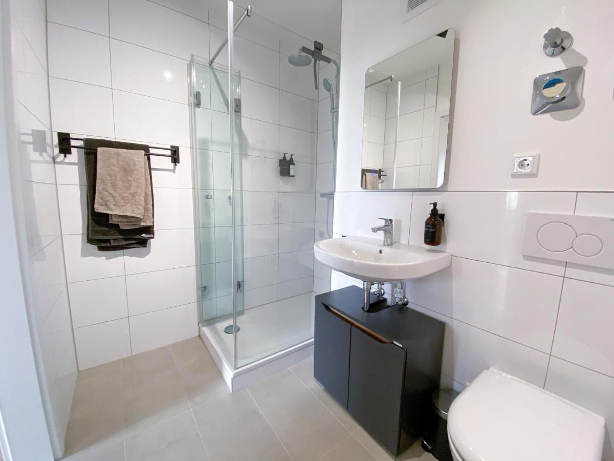 Schoene Wohnung Mit Rheinblick/Duesseldorf/Neuss/Messe Esterno foto