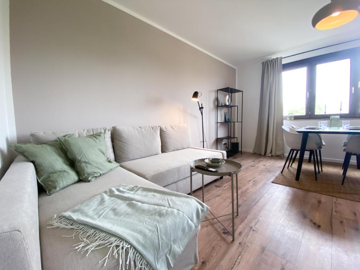Schoene Wohnung Mit Rheinblick/Duesseldorf/Neuss/Messe Esterno foto