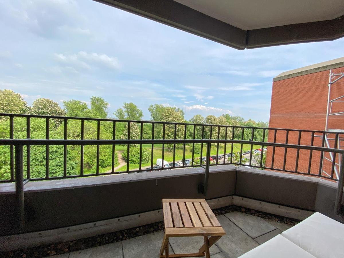 Schoene Wohnung Mit Rheinblick/Duesseldorf/Neuss/Messe Esterno foto