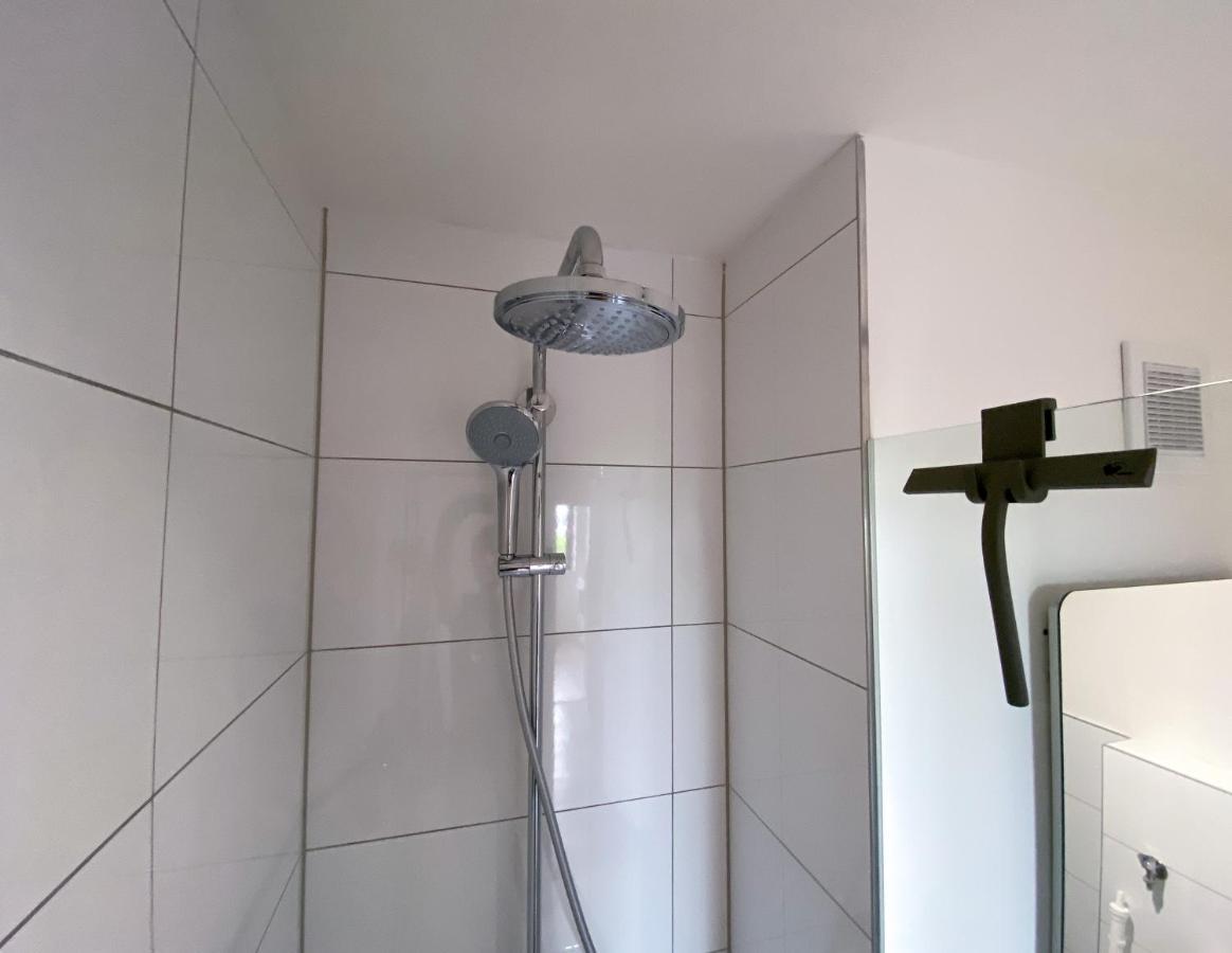 Schoene Wohnung Mit Rheinblick/Duesseldorf/Neuss/Messe Esterno foto
