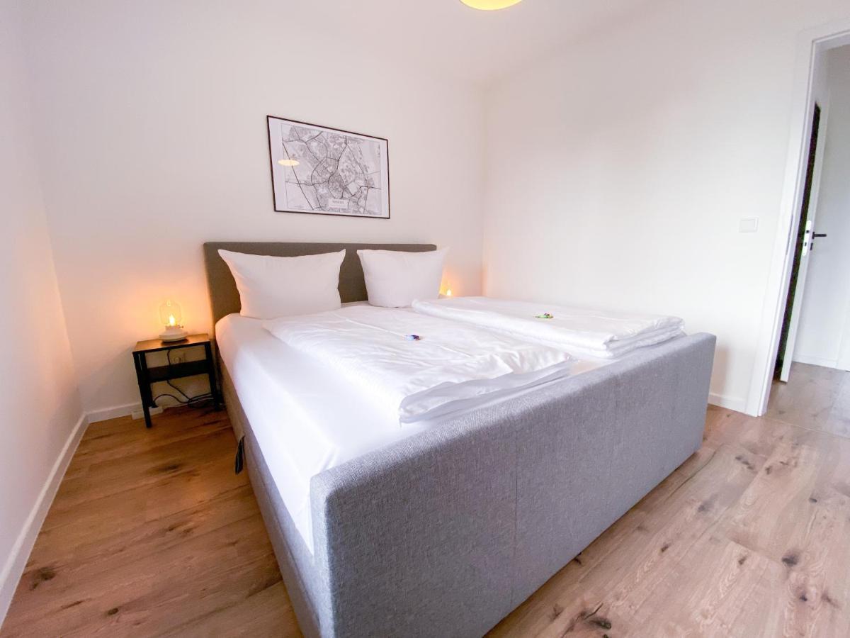 Schoene Wohnung Mit Rheinblick/Duesseldorf/Neuss/Messe Esterno foto